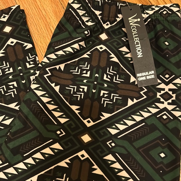 Women’s VIV Collection Buttery Stretch Leggings Green Southwestern ONE SIZE - Picture 2 of 5